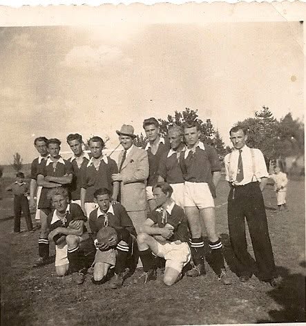 Historická skupinová fotografia tímu TJ Slovan Zemianske Kostoľany