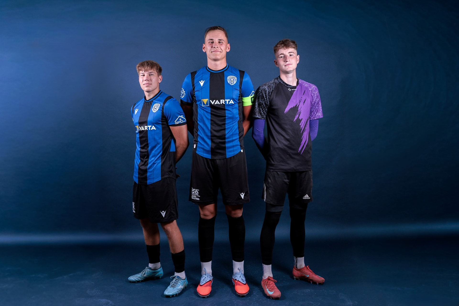 Hráči TJ Slovan Zemianske Kostoľany v nových dresoch